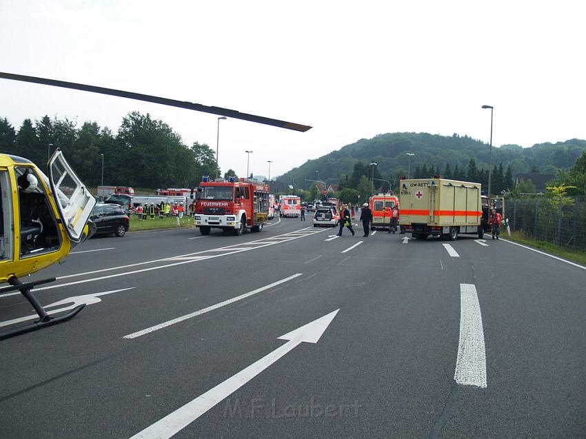 Schwerer Unfall mit Reisebus Lohmar Donrather Dreieck P118.JPG